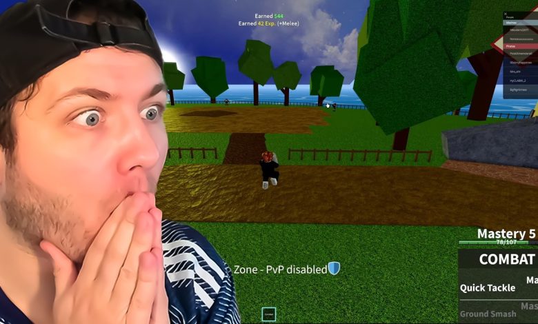 Personnage débutant dans Blox Fruits reprenant sa progression avec le Fruit Notifier